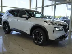 Pearl white Neu 2024 Nissan X-Trail SUV | 36.910 €