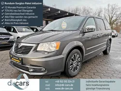Grau Gebraucht 2015 Lancia Voyager S Van / Kleinbus | 16.500 € (Etwas zu teuer)