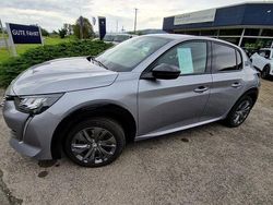 Lack grau artense/typ aussenve Gebraucht 2023 Peugeot e-208 Allure Kleinwagen | 31.990 €