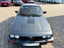 Marrone alfa romeo Gebraucht 1983 Alfa Romeo GTV Coupé | 28.460 €