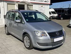 Reflexsilber metallic Gebraucht 2010 VW Touran Trendline Van / Kleinbus | 2.450 € (Guter Preis)