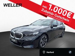 Black sapphire (schwarz) Neu 2025 BMW 520 Comfort Edition Kombi | 67.500 € (Fairer Preis)