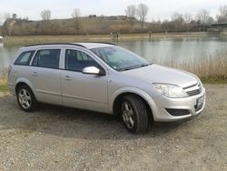 Silber Gebraucht 2007 Opel Astra Kombi | 3.200 €