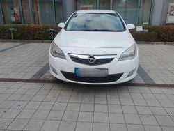 Weiß Gebraucht 2011 Opel Astra Kleinwagen | 4.899 € (Fairer Preis)