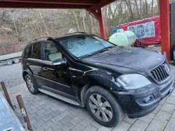 Schwarz Gebraucht 2008 Mercedes ML320 SUV | 7.200 €