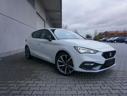 Nevada weiß Neu 2024 Seat Leon FR Limousine | 28.895 € (Fairer Preis)