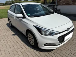 Weiß Gebraucht 2017 Hyundai i20 Limousine | 4.900 € (Guter Preis)