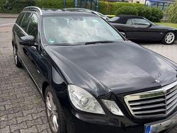 Schwarz Gebraucht 2011 Mercedes E250 Kombi | 7.550 € (Fairer Preis)