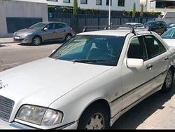 Weiß Gebraucht 1999 Mercedes C220 Elegance Limousine | 2.500 €