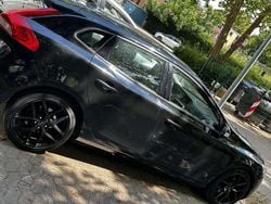 Schwarz Gebraucht 2012 Volvo V40 Kombi | 7.000 € (Superpreis)