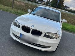 Weiß Gebraucht 2007 BMW 118 Coupé Coupé | 2.500 € (Guter Preis)