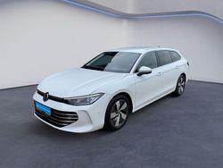 Pure white Gebraucht 2025 VW Passat Elegance Kombi | 36.990 € (Superpreis)
