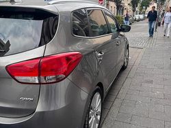 Grau Gebraucht 2015 Kia Carens Van / Kleinbus | 8.000 € (Teuer)