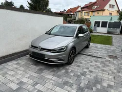 Silber Gebraucht 2019 VW Golf VII Trendline Limousine | 9.999 €