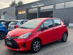 Rot Gebraucht 2016 Toyota Yaris Basis Limousine | 8.599 € (Fairer Preis)