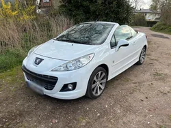 Weiß Gebraucht 2012 Peugeot 207 CC Roland Garros Cabrio | 5.900 € (Fairer Preis)