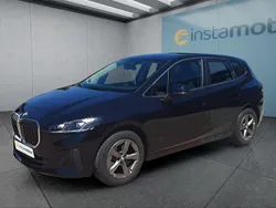 Schwarz Gebraucht 2023 BMW 218 Active Tourer Van / Kleinbus | 28.999 € (Fairer Preis)