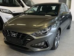 Grau Gebraucht 2023 Hyundai i30 Trend Limousine | 17.900 € (Fairer Preis)