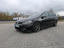 Schwarz Gebraucht 2018 VW Golf VII Kombi | 17.990 €