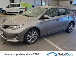 Grau Gebraucht 2015 Toyota Auris Hybrid Limousine | 11.200 € (Guter Preis)