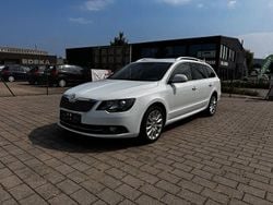 Weiß Gebraucht 2014 Skoda Superb Elegance Kombi | 7.999 € (Guter Preis)