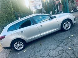 Grau Gebraucht 2015 Renault Mégane III LIMITED Limousine | 5.999 € (Guter Preis)