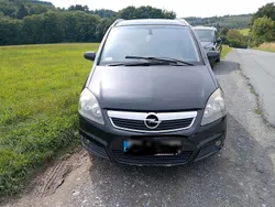 Schwarz Gebraucht 2005 Opel Zafira Van / Kleinbus | 1.300 € (Teuer)