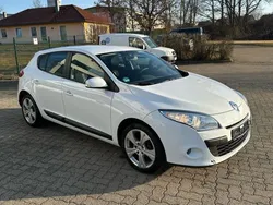 Weiß Gebraucht 2012 Renault Mégane III Expression Limousine | 4.300 € (Fairer Preis)