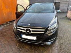 Schwarz Gebraucht 2015 Mercedes B220 Van / Kleinbus | 11.900 € (Guter Preis)