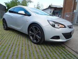 Grau Gebraucht 2012 Opel Astra GTC Innovation Limousine | 8.800 € (Etwas zu teuer)
