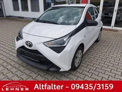Weiß Gebraucht 2022 Toyota Aygo Business Edition Kleinwagen | 10.790 € (Superpreis)