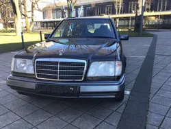 Schwarz Gebraucht 1994 Mercedes E220 Kombi | 2.998 €