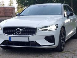 Weiß Gebraucht 2020 Volvo V60 R-Design Kombi | 25.990 € (Fairer Preis)
