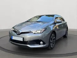 Grau Gebraucht 2015 Toyota Auris Comfort Limousine | 14.990 € (Etwas zu teuer)