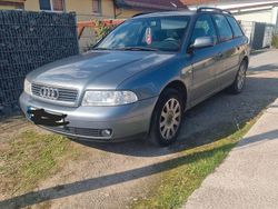 Grau Gebraucht 2001 Audi A4 Kombi | 1.990 € (Fairer Preis)
