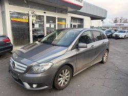 Grau Gebraucht 2015 Mercedes 180 Limousine | 8.800 € (Superpreis)