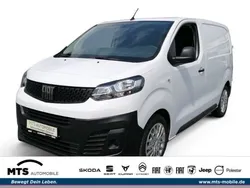Weiß Gebraucht 2022 Fiat Scudo Basis Van / Kleinbus | 22.990 € (Etwas zu teuer)