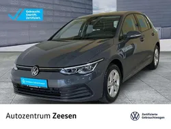 Delfingrau (metallic) Gebraucht 2023 VW Golf VIII Life Limousine | 25.450 € (Fairer Preis)