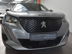 Grau Gebraucht 2023 Peugeot 2008 Allure SUV | 20.380 € (Guter Preis)
