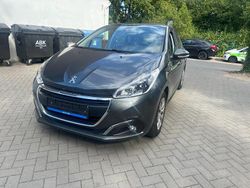 Grau Gebraucht 2016 Peugeot 208 Active Kleinwagen | 6.700 €