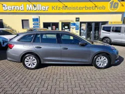 Graphitegrau metallic Neu 2025 Skoda Octavia Selection Kombi | 29.895 € (Superpreis)