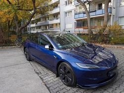 Blau Gebraucht 2024 Tesla Model 3 Long Range AWD Limousine | 41.300 €