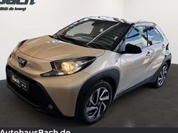 Ginger beige / schwarz Gebraucht 2025 Toyota Aygo X SUV | 18.540 €