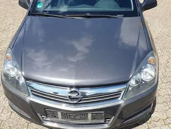 Grau Gebraucht 2009 Opel Astra Innovation Limousine | 2.150 € (Fairer Preis)