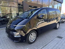 Abyss black Gebraucht 2024 Hyundai Staria Trend Van | 42.870 € (Fairer Preis)
