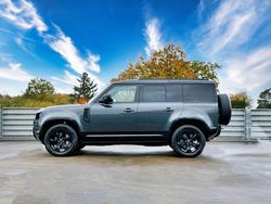 Grau Gebraucht 2025 Land Rover Defender SE Dynamic SUV | 79.890 € (Guter Preis)