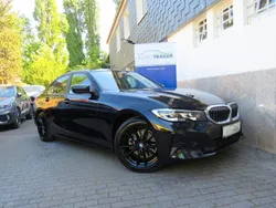 Black sapphire metallic Gebraucht 2022 BMW 320 Sport Line Limousine | 31.990 € (Guter Preis)