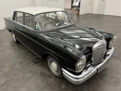 Schwarz Gebraucht 1965 Mercedes W111 Limousine | 18.500 €