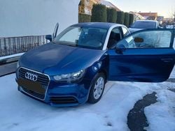 Blau Gebraucht 2011 Audi A1 Attraction Kleinwagen | 6.000 € (Guter Preis)