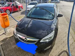 Schwarz Gebraucht 2011 Opel Astra Kombi | 2.900 € (Guter Preis)